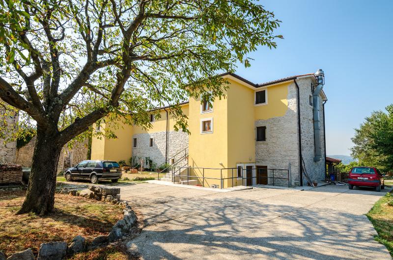 Villa Calussovo Ripenda Kras Bagian luar foto